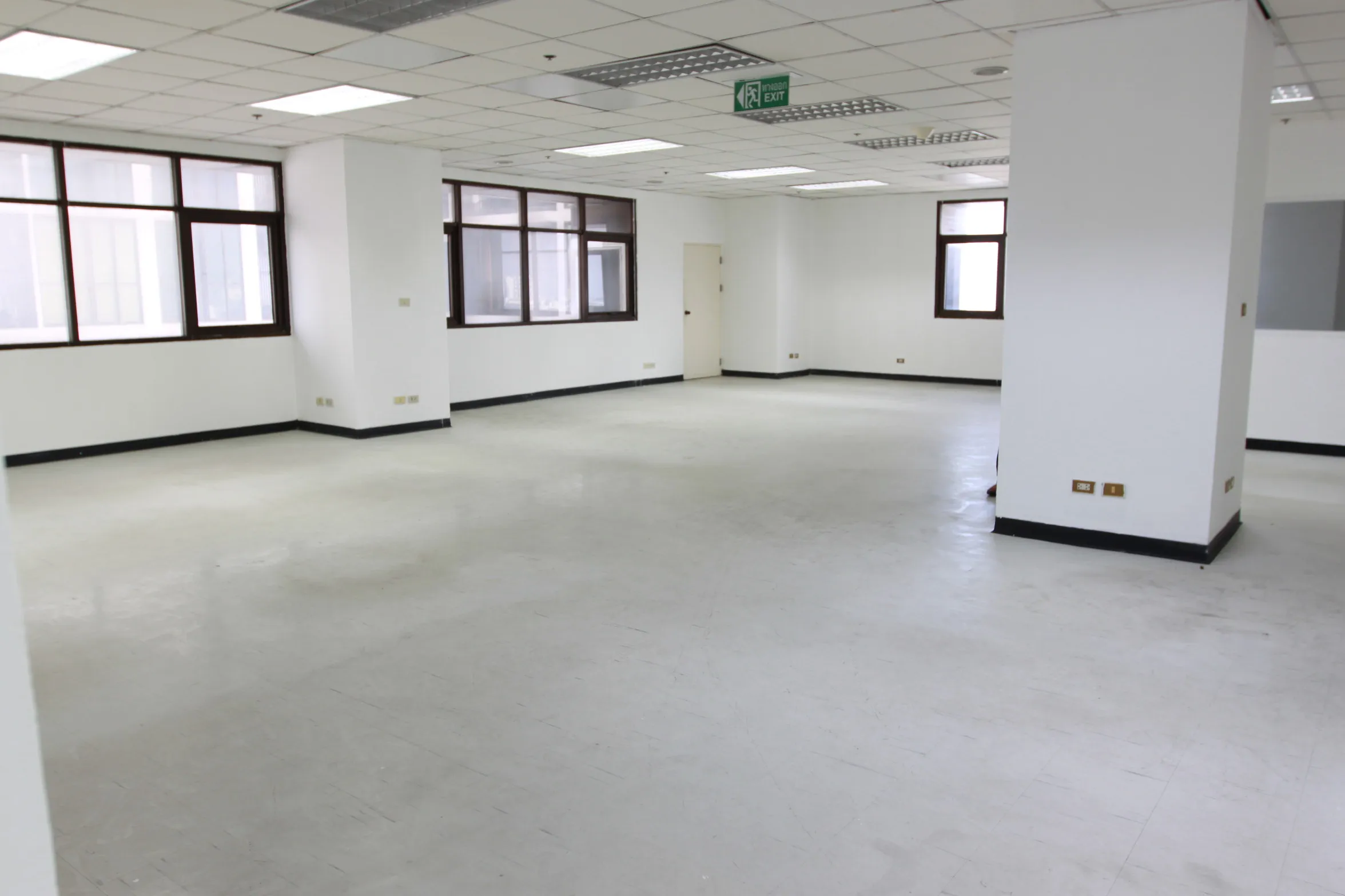 unit Office space For Rent in Charoen Nakhon, Bangkok  near BTS Krung Thon Buri (AA13713)